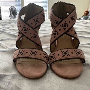 Chinese Laundry Elegant Rose Sandals with Cutout Design